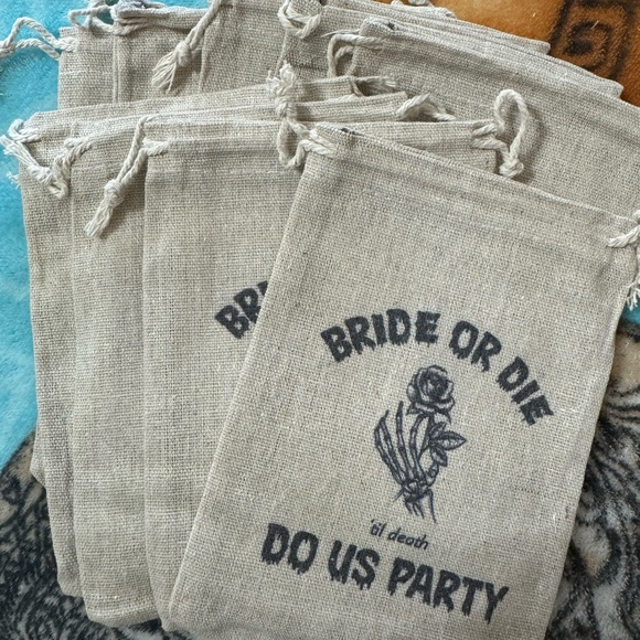 9 Bachelorette hangover bags - Picture 2 of 5